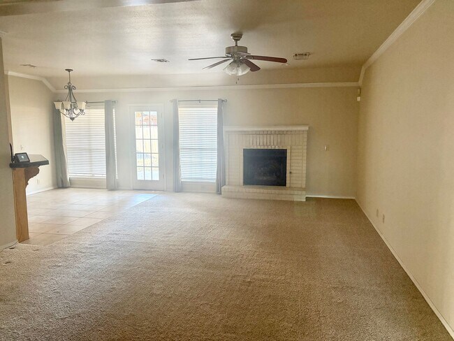 Foto del edificio - Beautiful 4 bedroom ranch style home in wonderful location off 101st between Memorial and Mingo