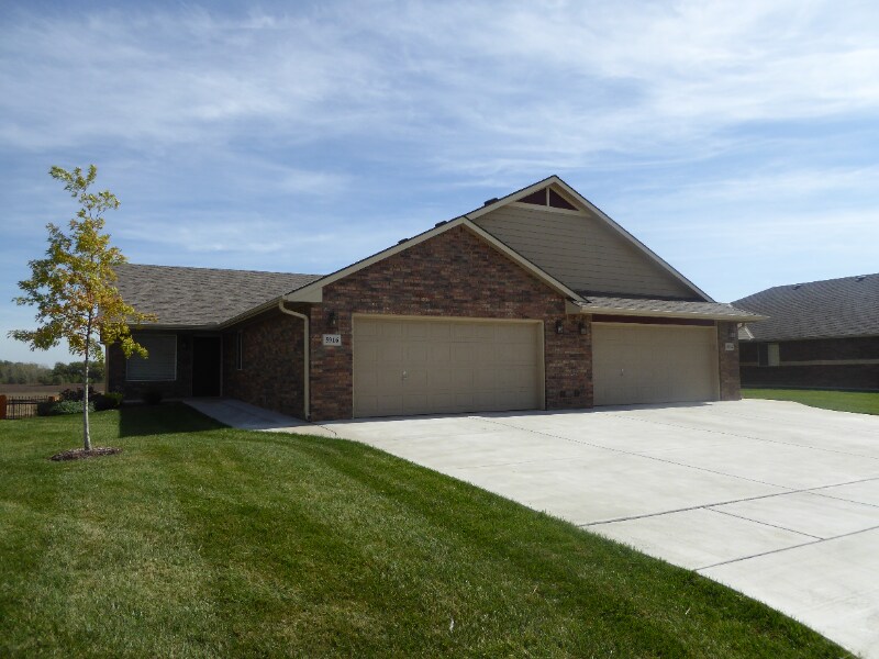 5916 N Millsboro Cir, Park City, KS 67219 Townhome Rentals in Park