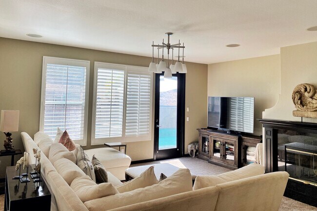 family room - 1332 N Paradise Ridge Way