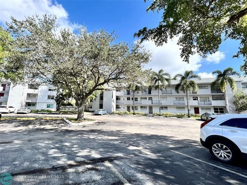 Primary Photo - 8305 NW 61st St