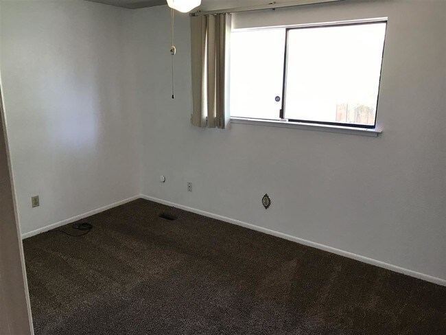 Foto del edificio - 924 E Greenbrae Dr