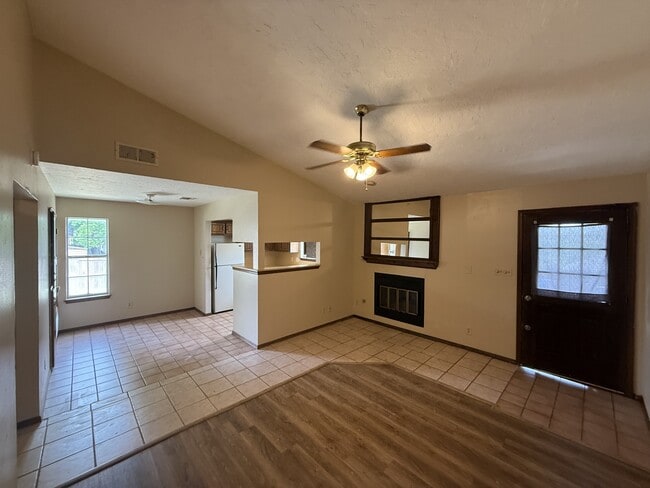 Building Photo - 621 S Constant Ave