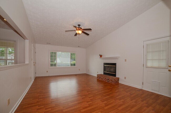 Building Photo - 6440 Brookshire St