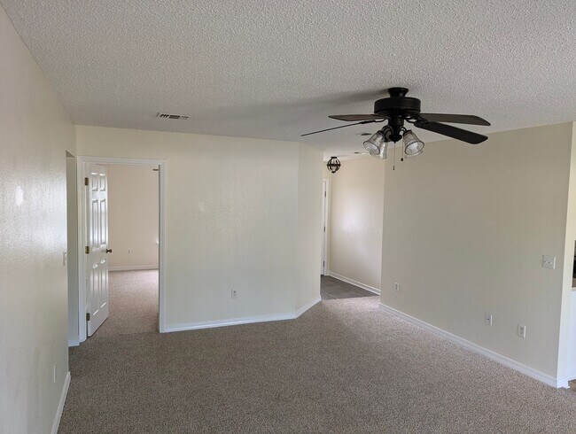 Foto del edificio - Updated 4-Bedroom Home on a Quiet Street — 1,695 sq ft, Large Garage — Now Accepting Applications