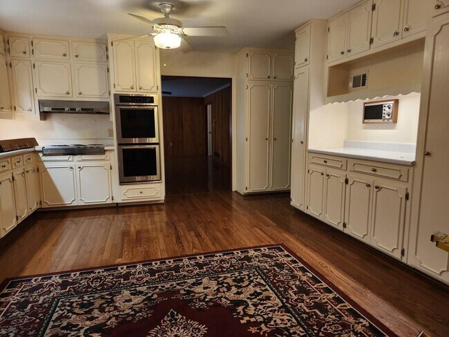 Foto del edificio - 1181 Lake Shore Cir