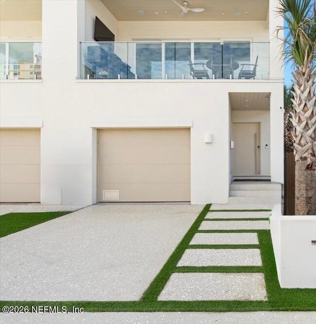 Building Photo - 114 12th Ave S