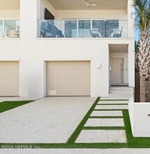 Building Photo - 114 12th Ave S