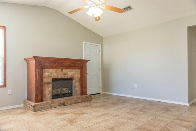 Building Photo - 10545 Bay Tree Dr