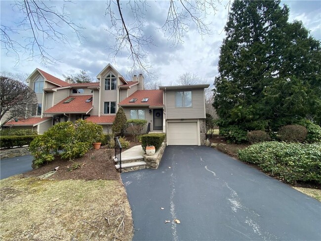 Building Photo - 9 Shadow Brook Ln