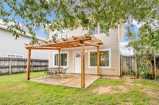 Foto del edificio - 6246 Cottage Woods Dr