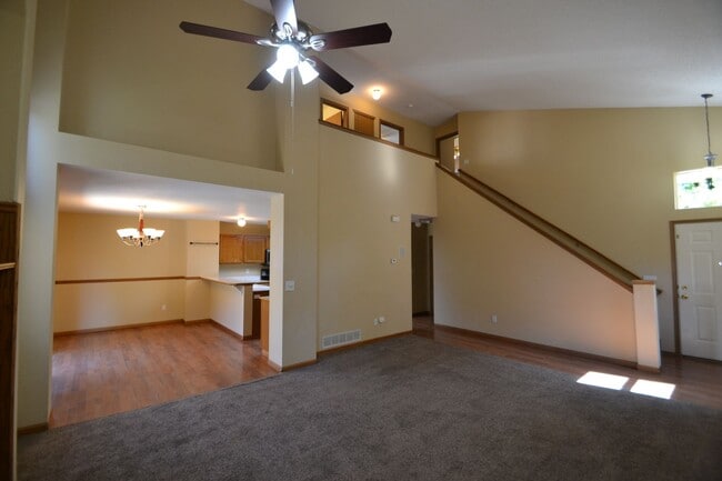 Building Photo - 4 Bed 3.5 Bath Home in Stetson Hills