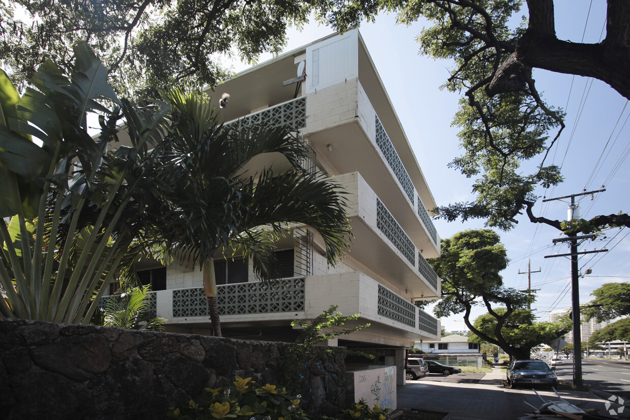 Building Photo - Kapiolani Breeze Apartments