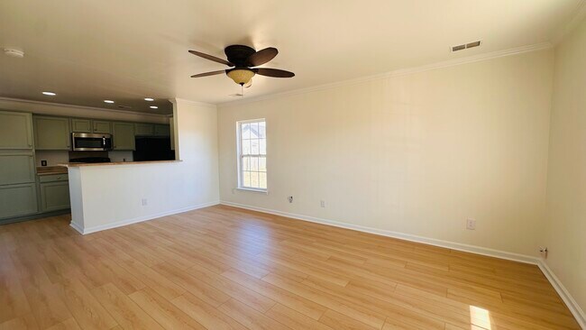 Foto del edificio - 1136 Moss Grove Dr