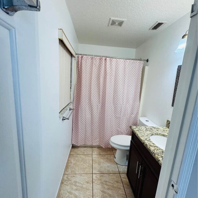 Building Photo - 9355 Dearmont Ave