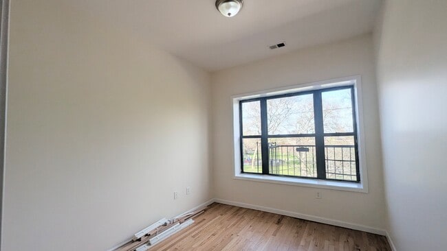 Foto del edificio - 215 Woodward St