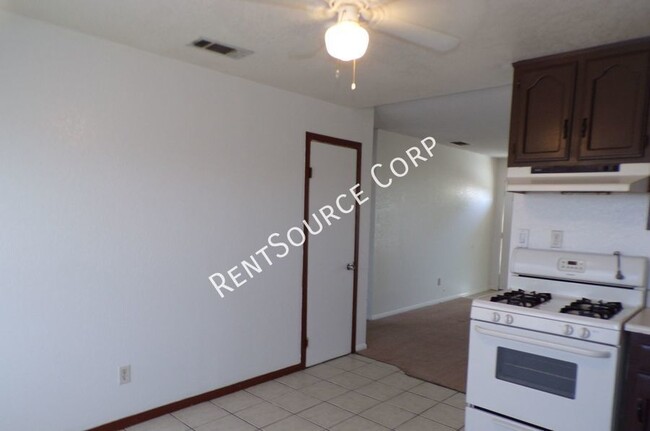 Foto del edificio - 2 Bedroom Duplex for Rent in Barstow