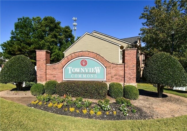 Photo - 158 Townview Dr Townhome