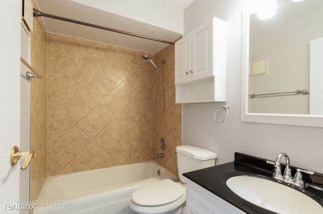 Building Photo - 9432 Bay Colony Dr