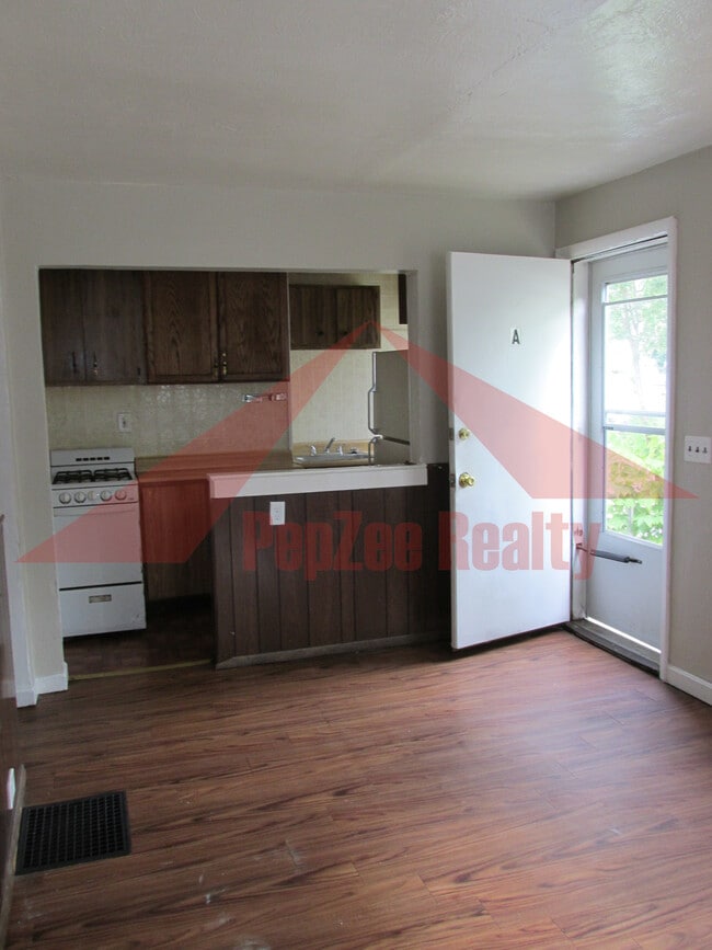 Living Space - 717 Wilbur Ave