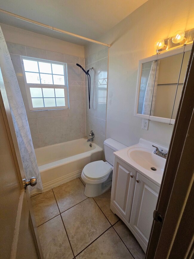 Building Photo - 412 Glen View Ct