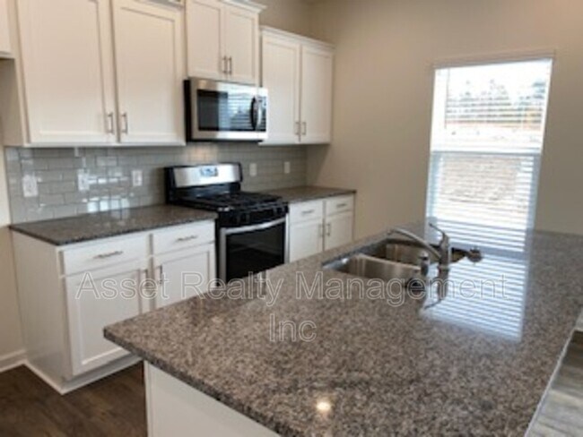 Building Photo - 12134 Evergreen Dr NE