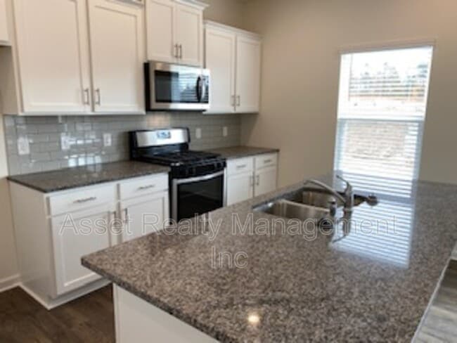 Foto del edificio - 12134 Evergreen Dr NE