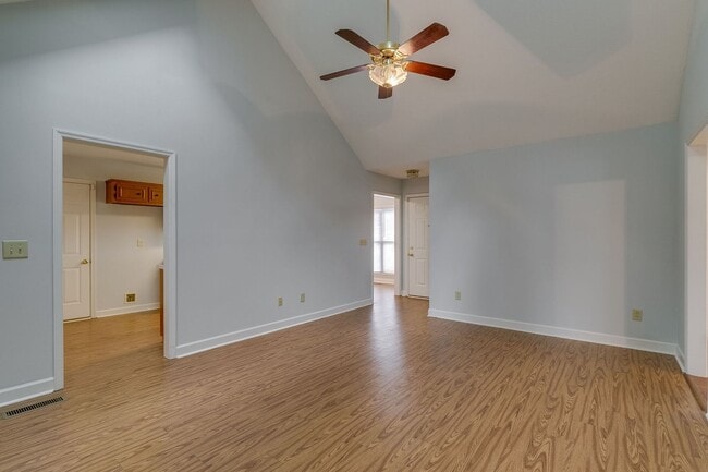 Building Photo - 3 Bed, 2 Bath Single Level Home with One C...