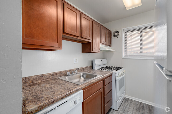 2BR, 1BA - 966SF - Parkway Apartments