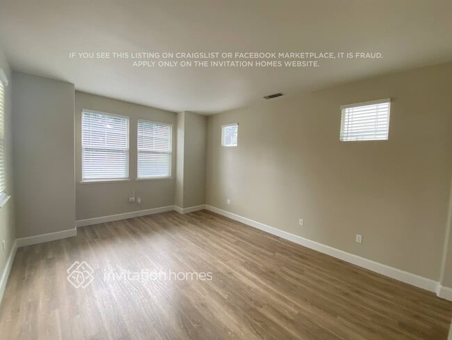 Building Photo - 465 Lexington Dr