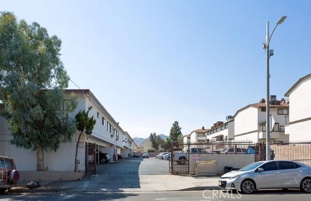 Foto del edificio - 13050 Dronfield Ave