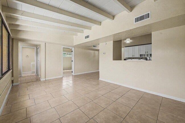 Foto del edificio - 3762 E 22nd St