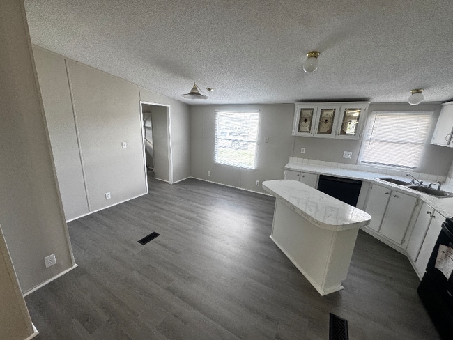 Foto del edificio - 122 Fox Meadow Dr