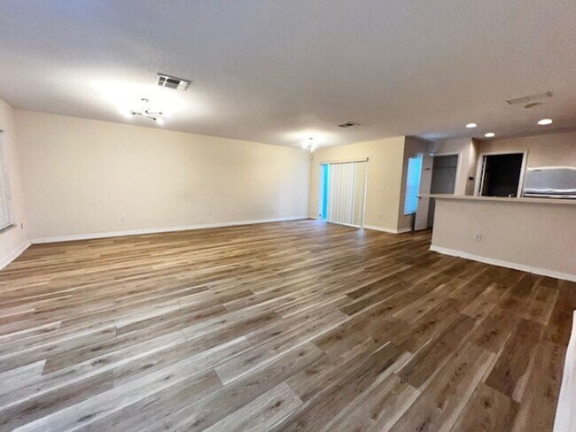 Building Photo - Community pool across the street!! AVALON PARK TOWNHOUSE! MOVE IN NOW ! Spacious 3 bds 2.5 bath 2...