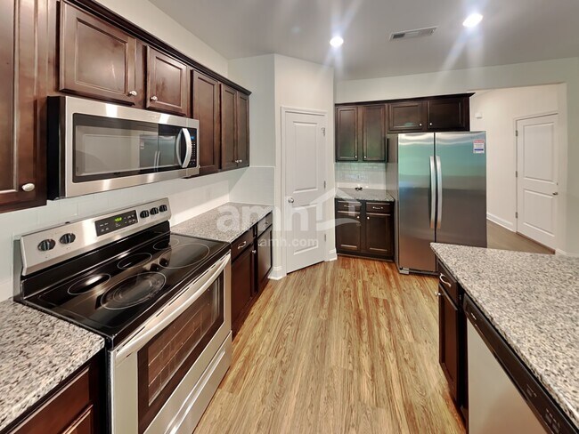 Foto del edificio - 428 Charity Ln