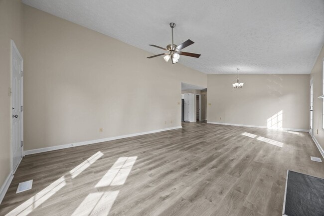 Building Photo - Updated Single Family Home in Fayetteville!