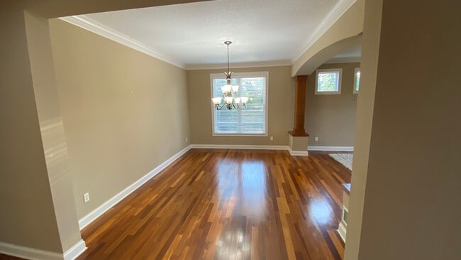Foto del edificio - 10694 Maple Blvd