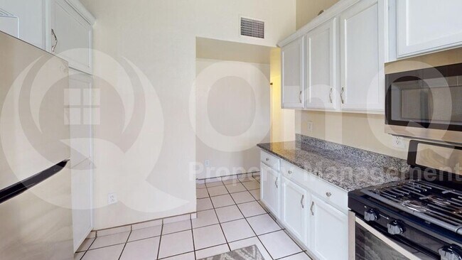 Building Photo - 2401 N Jordan Dr