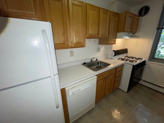 Kitchen - 4200 Cathedral Ave NW