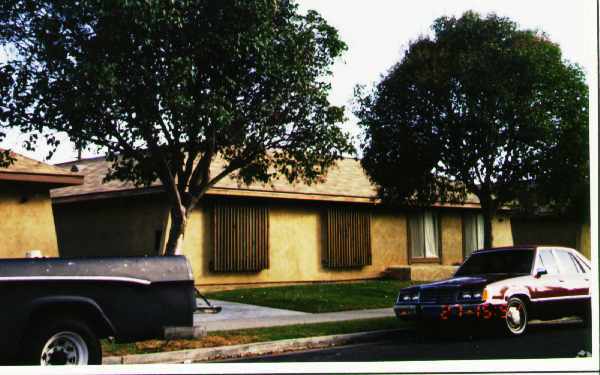 Building Photo - 4520-4522 Terrace Ave