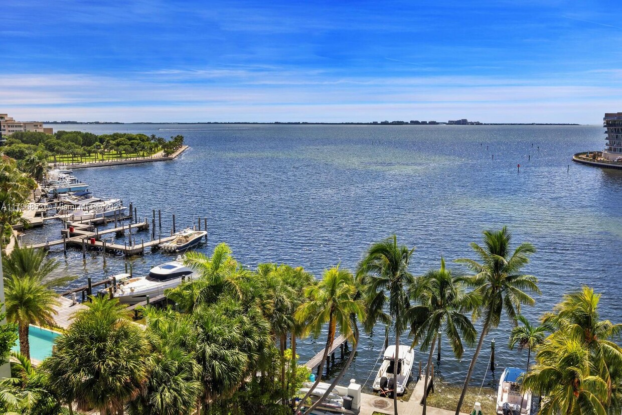 Primary Photo - 1600 S Bayshore Ln