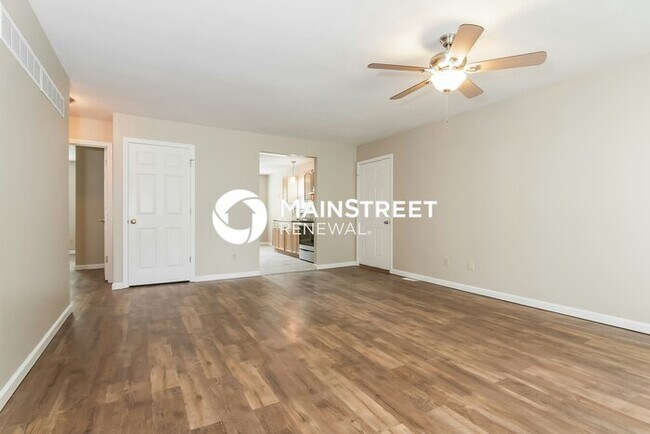 Photo - 3 Bedroom Pet-Friendly Home in St. Louis, ...