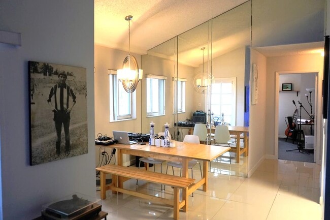 Dining area - 269 NW 7th St
