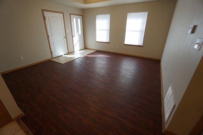 Building Photo - 1135 Grinnell Cir