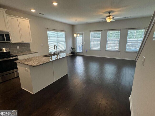 Building Photo - 3376 Highbury Way