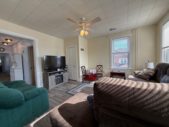 Foto del edificio - 400 Maple St