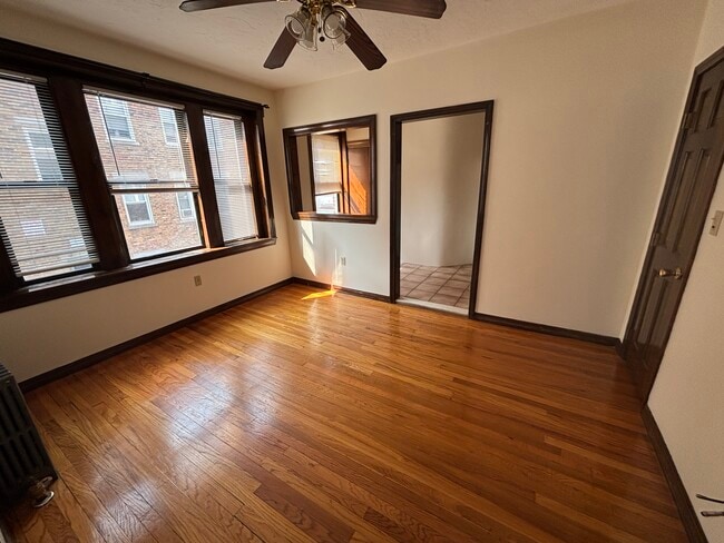 Building Photo - 240 Kelton St