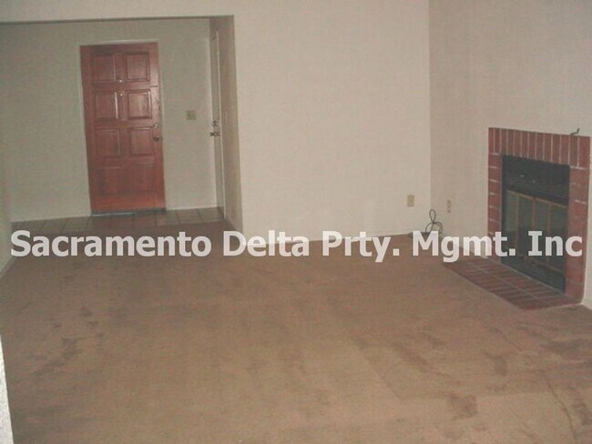 Building Photo - 3 Bedroom Greenhaven Home