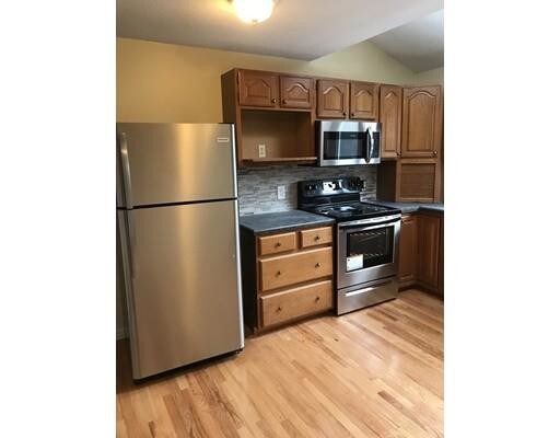 Building Photo - 10 Woodcrest Rd