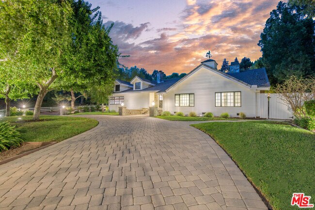 Building Photo - 5488 Round Meadow Rd