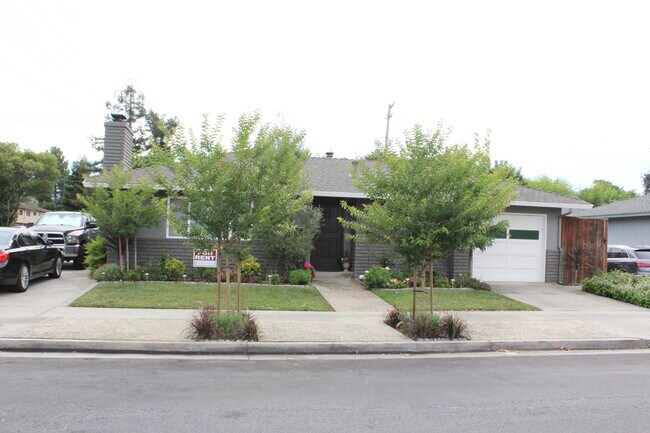 Building Photo - 2377 Pauline Dr